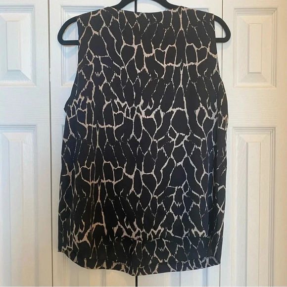 Dana Buchman Women’s Sleeveless Chain Neck Blouse Blk/Beige Silky Feel Large EUC - Picture 3 of 10